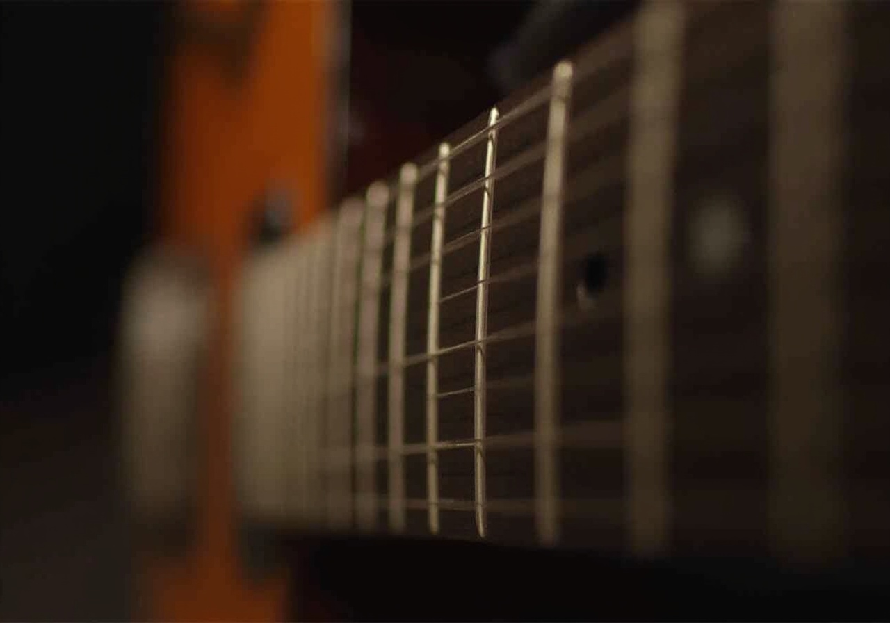 Электрогитара для новичка: как выбрать первую гитару